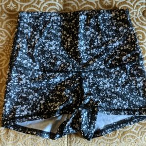 Lululemon Shine Shorts sz 4 Athletic Spandex Yoga